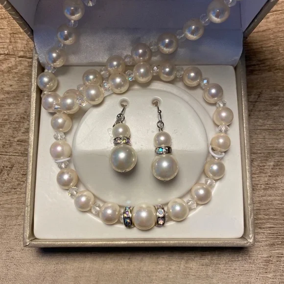 Necklace & Earrings Set Genuine Creamy White Mother of Pearl & Crystal - Picture 5 of 8